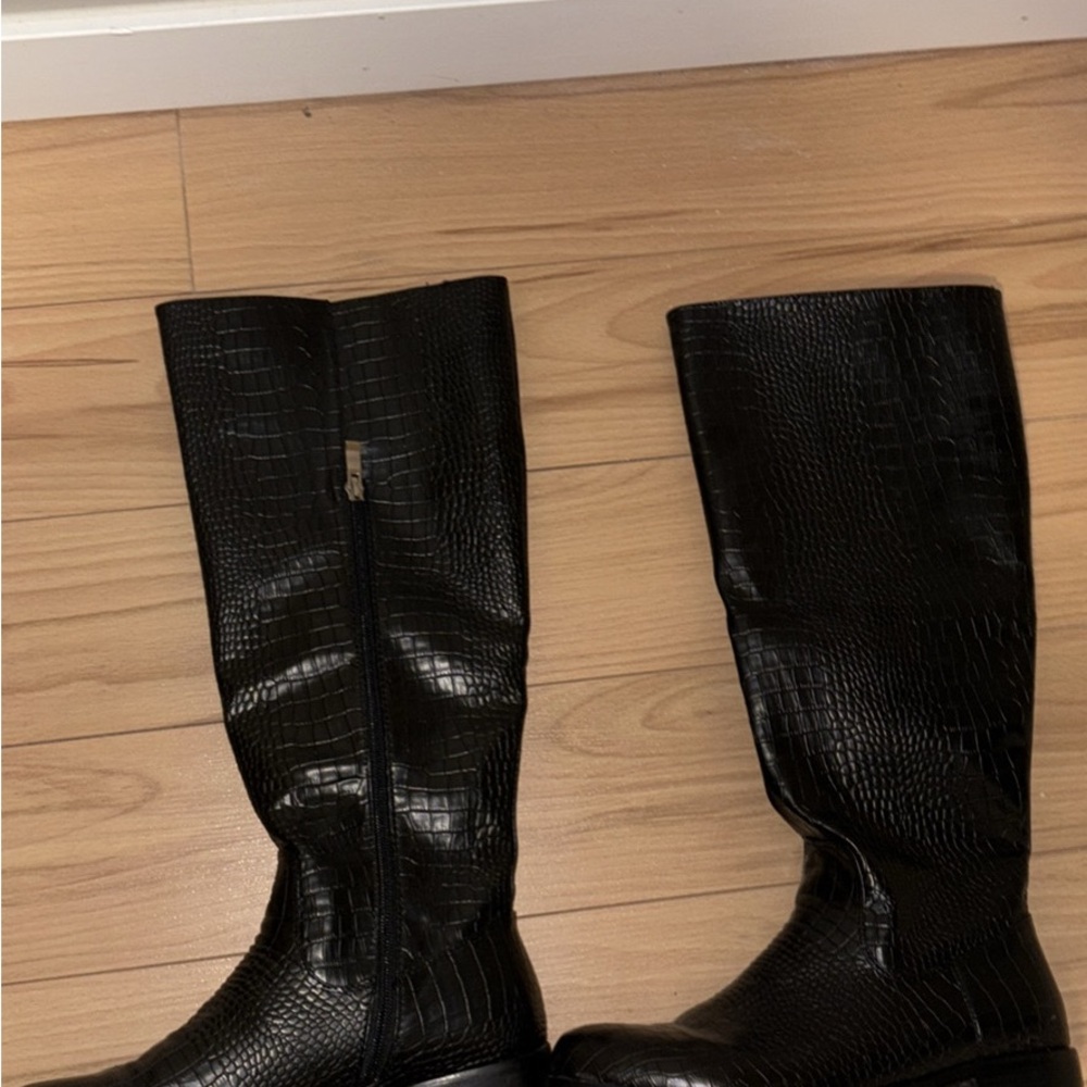 Black Leather Knee-High Boots - Size 39 - Picture 4 of 5